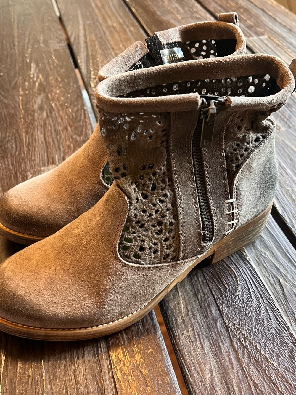 Musse & Cloud Women’s Ankle Western Style Laser Cut Side Zip Boot Booties 6